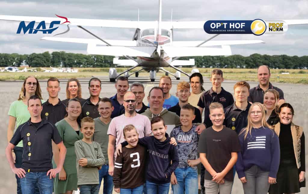 Groepsfoto_metachtergrond_logos